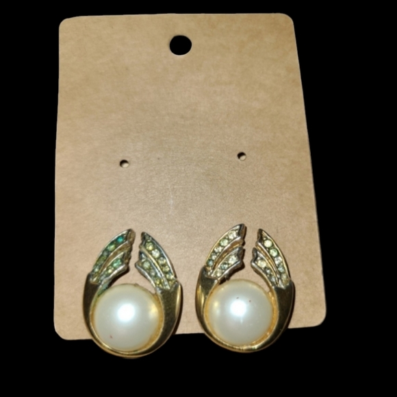Beautiful Vintage Clip-on Earrings w/Faux Pearl Lot 5 - Picture 2 of 2